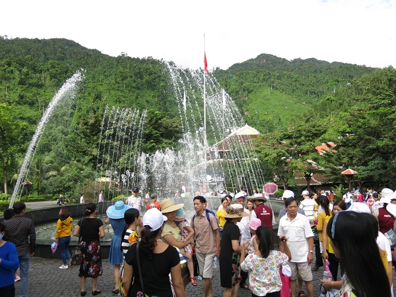  Hàng vạn du khách đến Đà Nẵng trong kỳ nghỉ Tết Tây năm nay