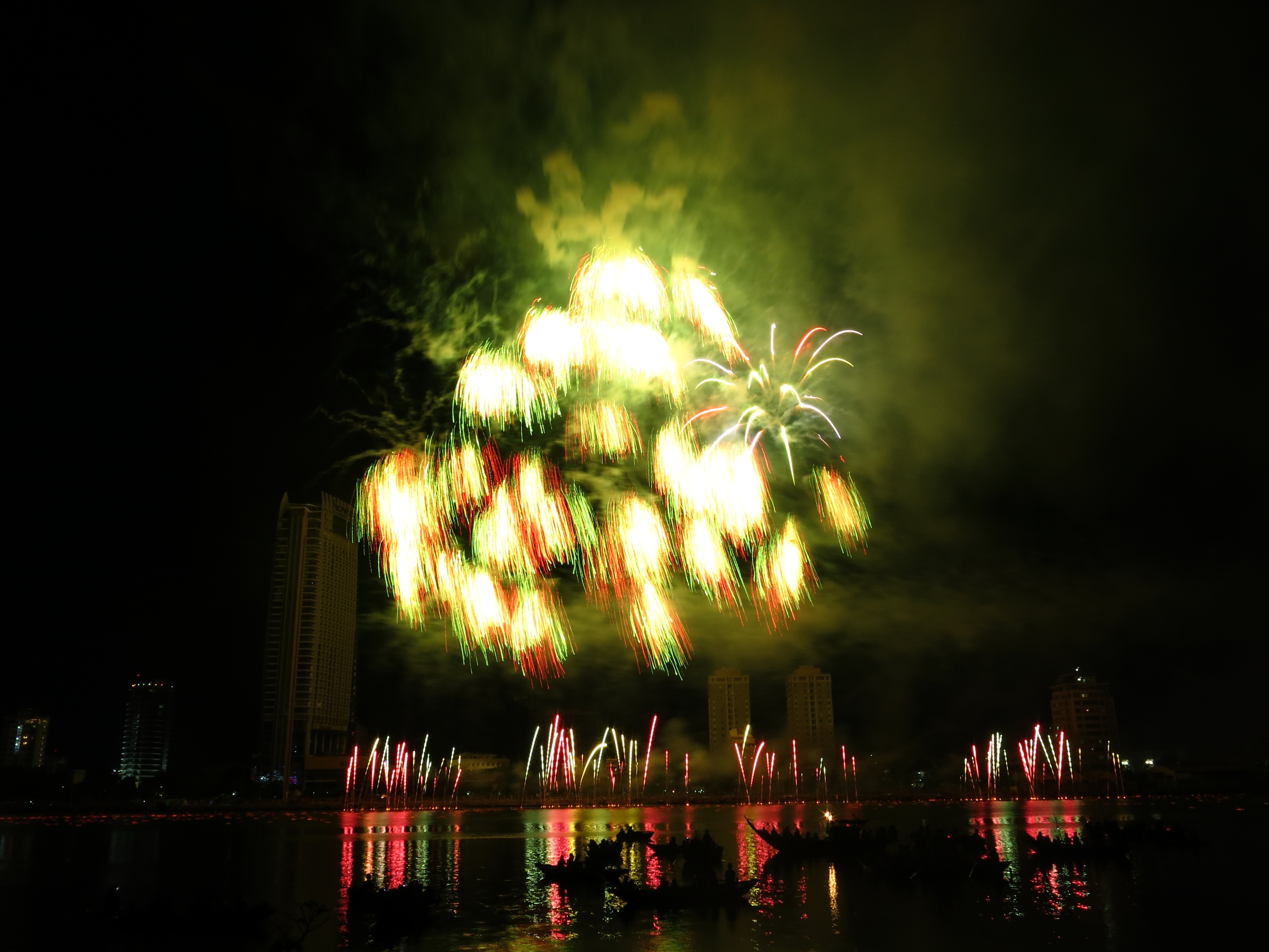 Hình ảnh thi trình diễn pháo hoa quốc tế các năm trước ở Đà Nẵng