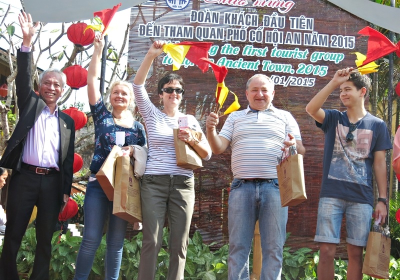 68 du khách đến từ Ba Lan xông đất Hội An ngày đầu năm mới 2015