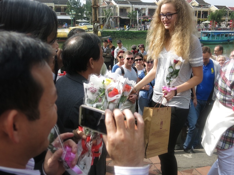 Nhiều du khách xông đất Hội An ngày đầu năm mới 2015