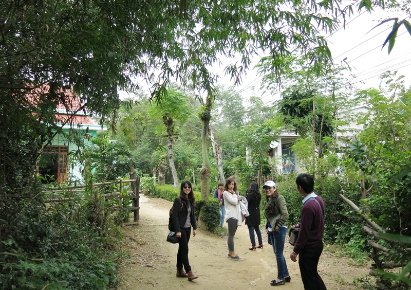  Ngày càng nhiều du khách tìm về Triêm Tây