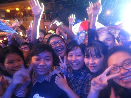 Khoảnh khắc đáng nhớ trong đêm giao thừa ở Hội An  của các bạn trẻ