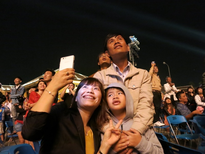 Pháo hoa rực rỡ trong thời khắc giao thừa Tết nguyên đán Ất Mùi 2015 ở Hội An