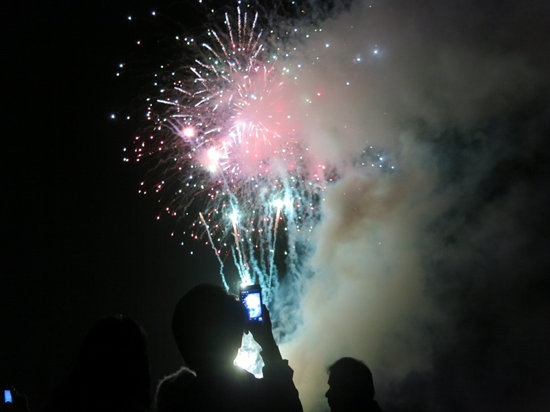 Pháo hoa rực rỡ trong thời khắc giao thừa Tết nguyên đán Ất Mùi 2015 ở Hội An