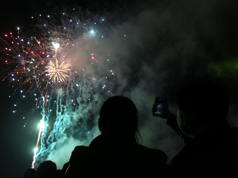 Pháo hoa rực rỡ trong thời khắc giao thừa Tết nguyên đán Ất Mùi 2015 ở Hội An