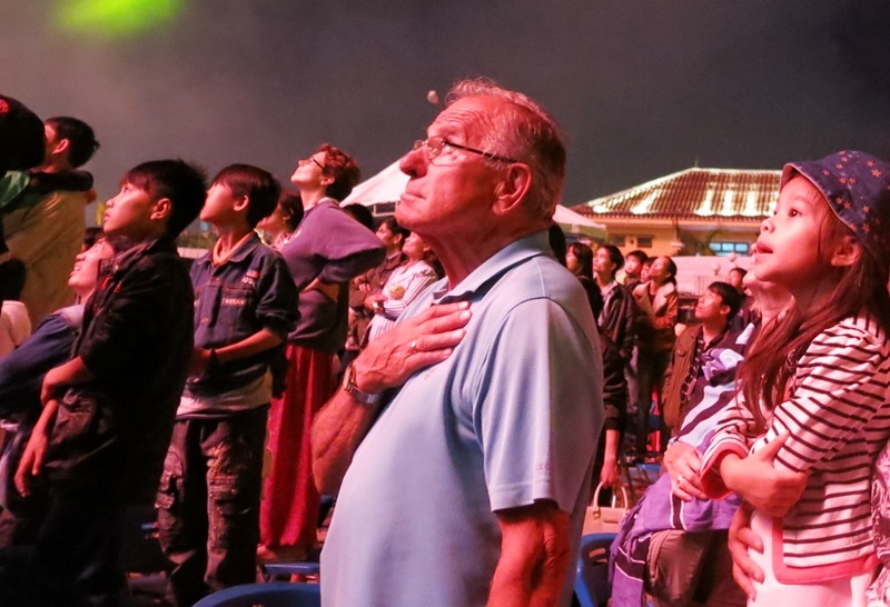 Pháo hoa rực rỡ trong thời khắc giao thừa Tết nguyên đán Ất Mùi 2015 ở Hội An