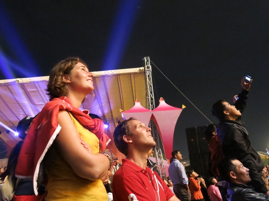 Pháo hoa rực rỡ trong thời khắc giao thừa Tết nguyên đán Ất Mùi 2015 ở Hội An