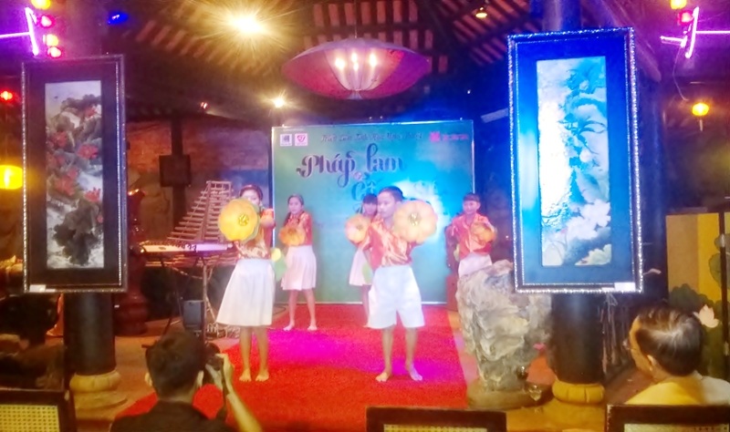 Triển lãm nghệ thuật pháp lam và gốm sứ tại Đà Nẵng - 1 Triển lãm nghệ thuật pháp lam và gốm sứ vừa khai mạc tối 4/2 tại Đà Nẵng