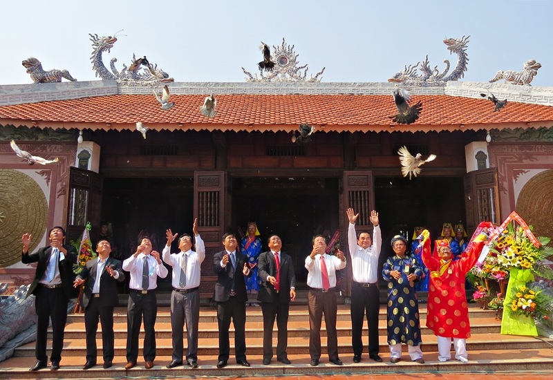 Nghi thức thả chim bồ câu cầu quốc thái dân an trong lễ hội làng Hòa Phú - Đà Nẵng