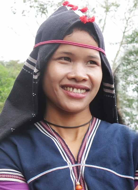 Chân dung các thiếu nữ Cơ Tu trong trang phục truyền thống đời thường và lễ hội