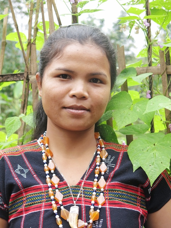 Chân dung các thiếu nữ Cơ Tu trong trang phục truyền thống đời thường và lễ hội