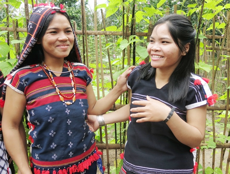 Vẻ đẹp duyên dáng của phụ nữ Cơ Tu ở Quảng Nam trong trang phục truyền thống