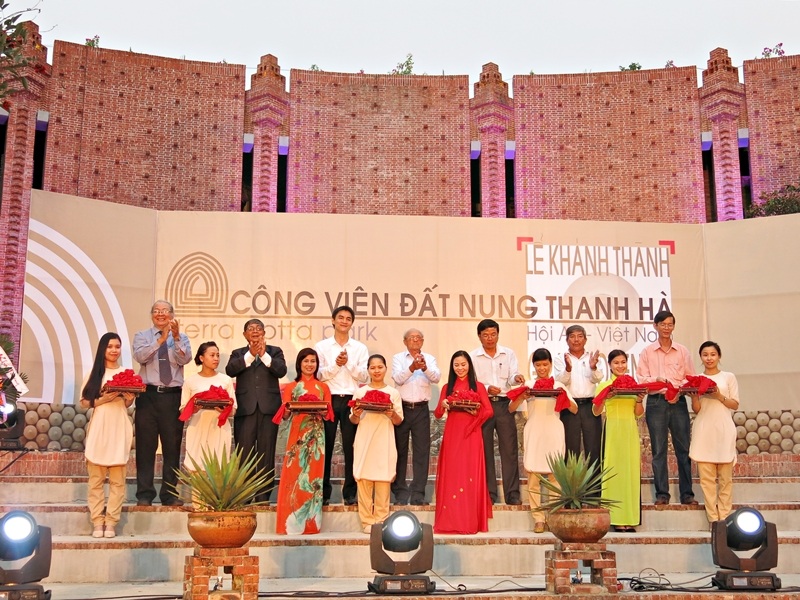 Công viên đất nung Thanh Hà  (Hội An, Quảng Nam) chính thức khánh thành chiều 30/4