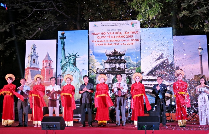 Lễ hội văn hóa - ẩm thực quốc tế Đà Nẵng 2015 vừa khai mạc tối 26/4