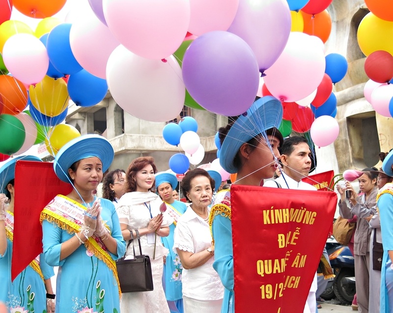 Nghi thức thả bóng bay gửi nguyện cầu quốc thái dân an