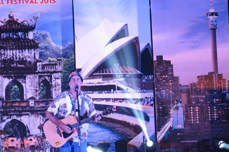 Các chương trình nghệ thuật đặc sắc được biểu diễn hàng đêm trong không gian lễ hội