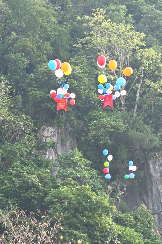 Nghi thức thả bóng bay gửi nguyện cầu quốc thái dân an