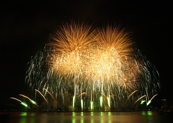 Màn trình diễn pháo hoa đẳng cấp của đội thi đến từ Ba Lan