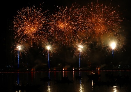  Những pha trình diễn ấn tượng của đội Melrose Pyrotecnico tại DIFC 2013