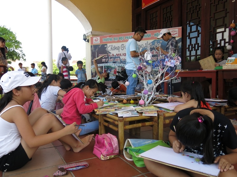  Dịp Quốc tế thiếu nhi, Không gian đọc tổ chức cho các độc giả nhỏ học vẽ tranh