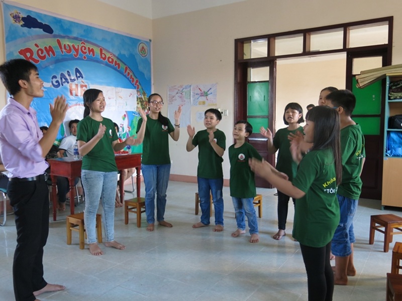 Các em học sinh tham gia hoạt động hè ở Trung tâm huấn luyện kỹ năng Đồng đội - Đà Nẵng