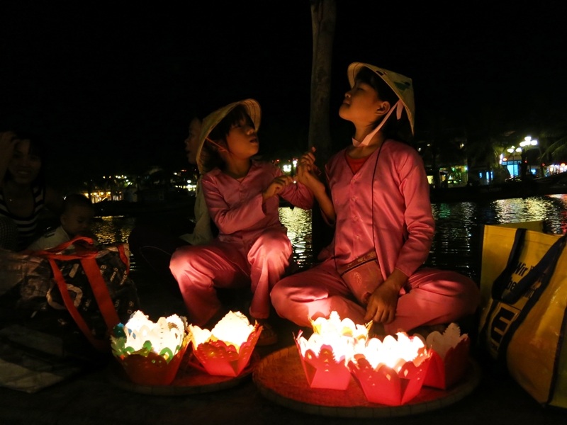 Các hoạt động đêm phố cổ Hội An hấp dẫn du khách