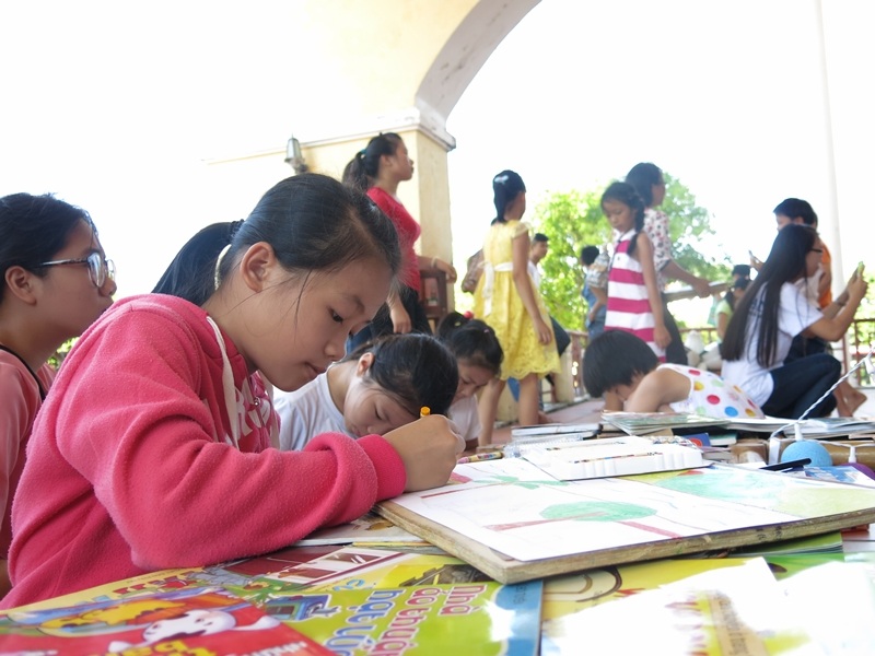 Các em nhỏ thường xuyên đến Không gian đọc Hội An vào Chủ nhật hàng tuần
