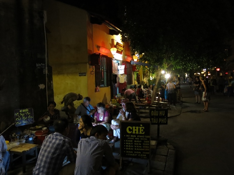 Các hoạt động đêm phố cổ Hội An hấp dẫn du khách