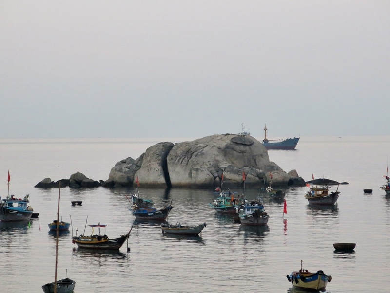 Thời tiết nắng nóng trong những ngày nghỉ lễ khiến đảo Cù Lao Chàm đặc biệt hấp dẫn du khách