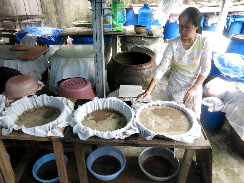 Người dân làng Nam Ô hàng trăm năm nay vẫn giữ nghề làm mắm