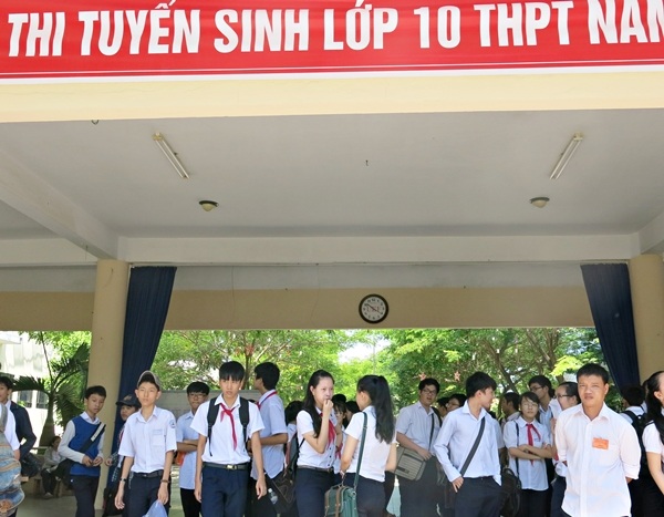 Thí sinh thi vào lớp 10 tại Đà Nẵng vừa hoàn tất buổi thi môn văn
