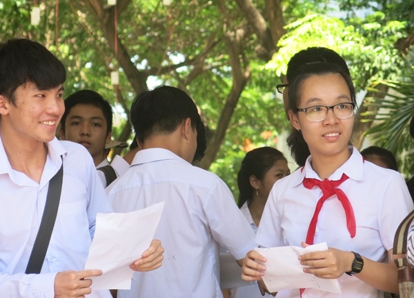 Làm bài được, nhiều thí sinh tươi tỉnh sau buổi thi môn Văn 
