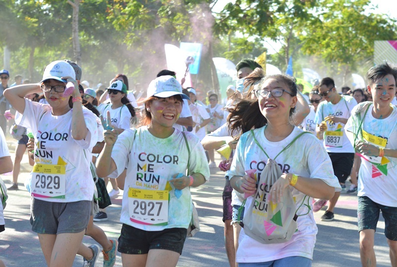 5.000 người hào hứng với “Đường chạy sắc màu”