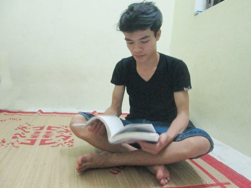 Thí sinh Nguyễn Văn Ý và bố của một người bạn ở cùng phòng trọ thi THPT quốc gia.