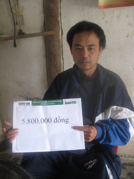 Gần 6 triệu đồng tiếp tục đến với bố con anh Trần Sĩ Tân 