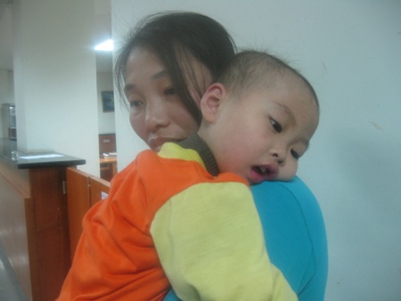 Đắng lòng trước bé 2 tuổi bị ung thư máu - 2