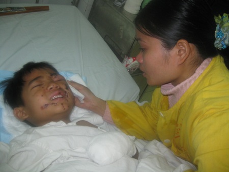 “Mẹ ơi, liệu con có còn được thấy ánh mặt trời ?” - 1 “Mẹ ơi, liệu con có còn được thấy ánh mặt trời ?”