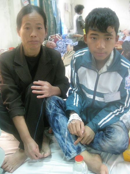 Mẹ đớn đau vì hai con bị ung thư