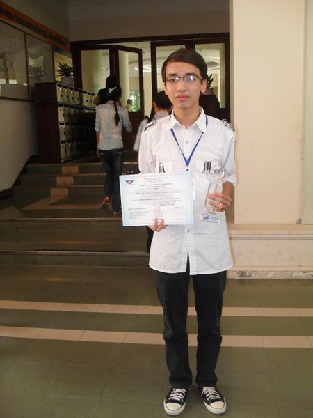 Học Địa để đi du lịch khắp thế giới - 1 Thân Đức Huy có thành tích học tập đáng khâm phục.