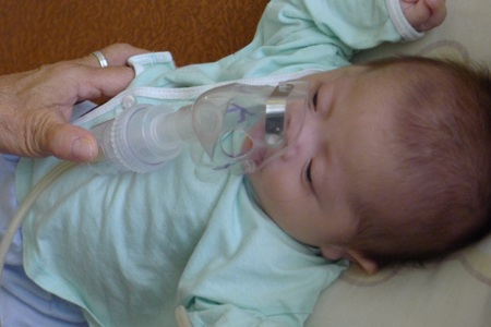 Nhưng phổi của em có vấn đề nghiêm trọng nên phải chuyển sang viện lao để điều trị