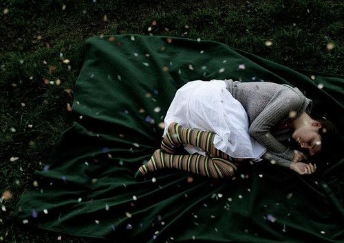 Lắng nghe tiếng trong đêm (Nguồn ảnh Internet)