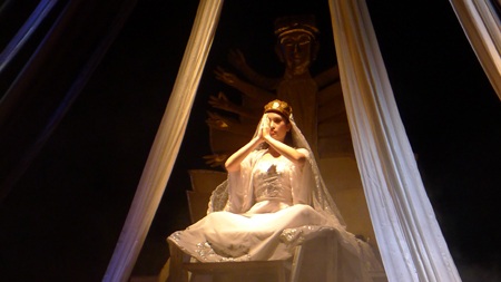 NSND Lan Hương không thay đổi hình ảnh Phật bà dù dư luận phản đối - 1 Hình ảnh Phật bà nghìn mắt nghìn tay gây nhiều tranh cãi trong thời gian qua