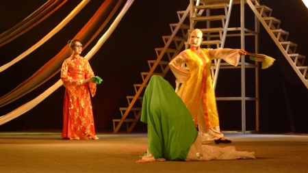 NSND Lan Hương không thay đổi hình ảnh Phật bà dù dư luận phản đối - 3 Cảnh Hoạn Thư đánh ghen Thúy Kiều