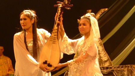 NSND Lan Hương không thay đổi hình ảnh Phật bà dù dư luận phản đối - 6 Đạm Tiên và nàng Kiều mỗi người giữ một nửa cây đàn tì bà