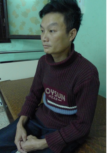 Gương mặt thẫn thờ bất lực của người bố nghèo tại bệnh viện