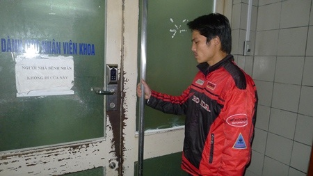 Chị Niêm phải nhờ sự hỗ trợ của nhiều máy móc với chi phí rất tốn kém