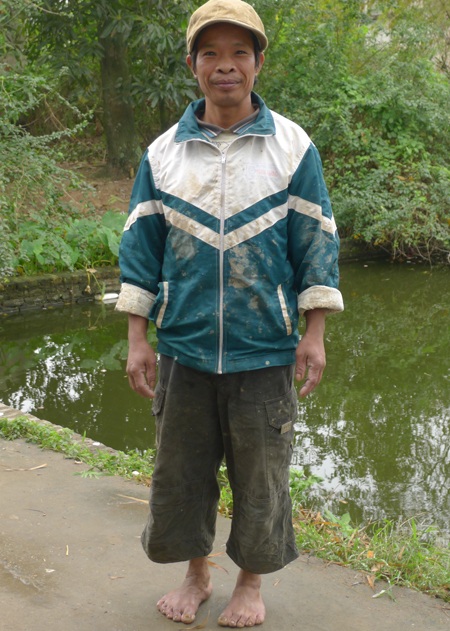 Vợ con đói khát ở nhà nhưng anh Phục ngây dại vẫn không hay biết gì