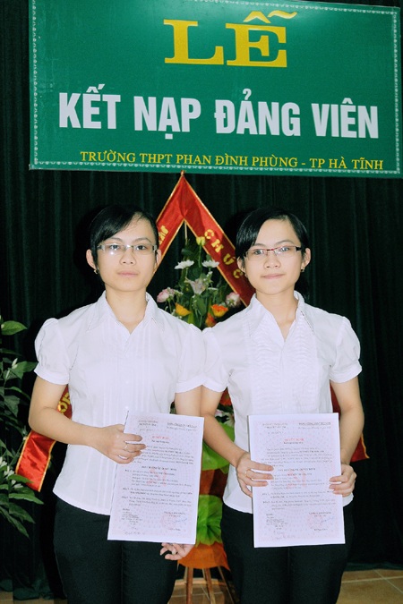 Gặp lại hai chị em song sinh cùng là Đảng viên