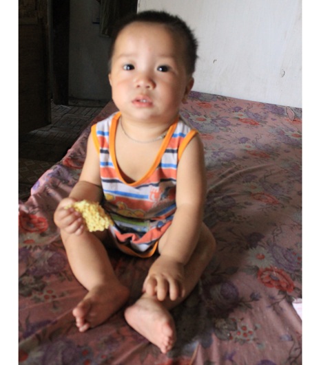 Bé Ân tăng hơn 3kg kể từ khi được bạn đọc Dân trí giúp đỡ
