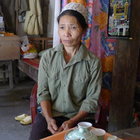 Bà Lẫy xúc động cho biết thời gian qua hai bà cháu đã được nhiều người giúp đỡ